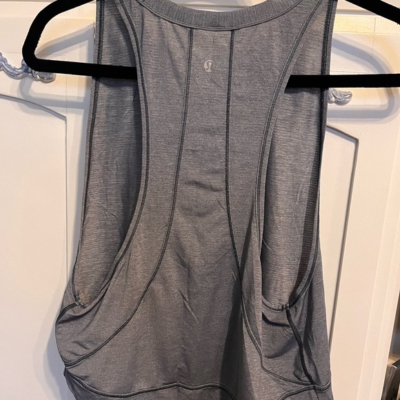 Lululemon cropped workout top - Picture 2 of 3